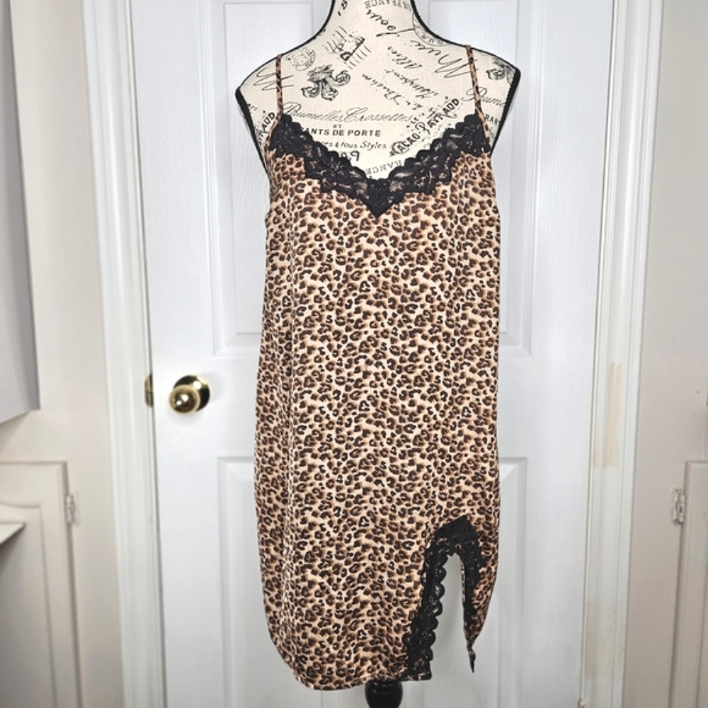 Forever 21 Women's Leopard Print Chemise Black Lace Trim Nightie Size M Summer